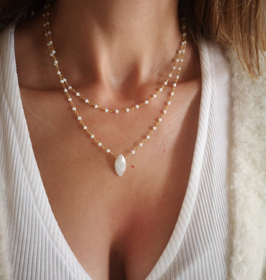 Gemma necklace in white