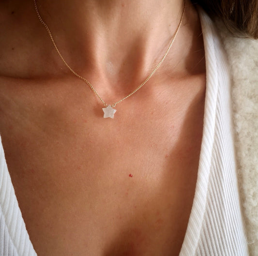 Laurence necklace in white
