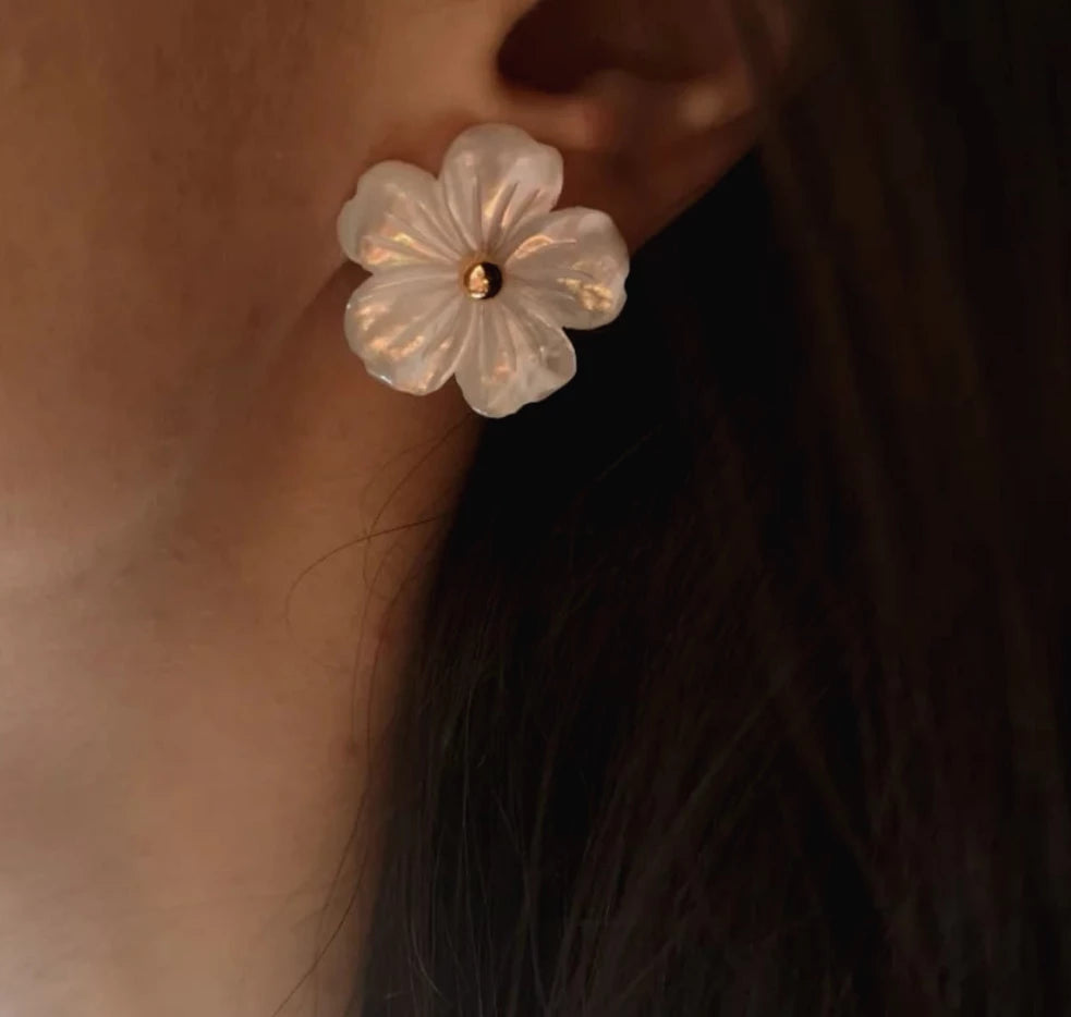 Mila medium earrings